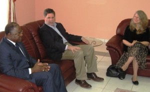 A Franceville, l’ambassadeur des Etats Unis d’Amérique devise avec le gouverneur du Haut Ogooué