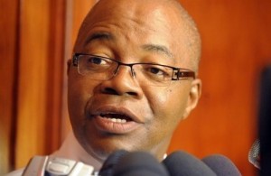 Depuis Paris, André Mba Obame aux Gabonais (vidéo): “Tout le monde reste à la maison”