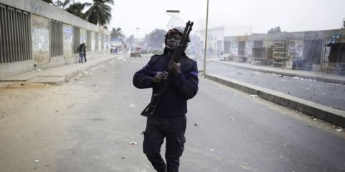 Des affrontements opposaient mercredi 1er février des étudiants à la police sénégalaise, à Dakar.Reuters/STRINGER