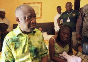 Côte d’Ivoire: un mois après sa chute, l’ex-président Gbagbo devant la justice