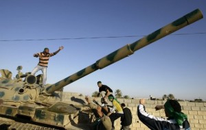 Libye: à Misrata, les combats font rage