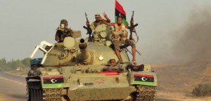 Libye : à Syrte, rebelles et kadhafistes se font face