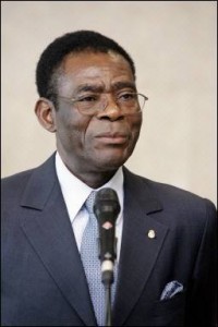 TEODORO OBIANG NGUEMA MBASOGO (Guinée équatoriale)Immobilier : au moins une propriété au nom du président lui-même. Compte bancaire : un compte (Barclays), au nom de son fils. Voitures de luxe : au moins 8 véhicules détenus par le fils (montant total : 4 213 618 euros).