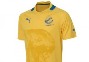 Puma présente au Chef de l’Etat gabonais le maillot officiel des Panthères du Gabon