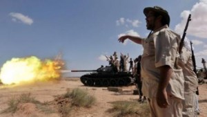 Libye: les combats s’intensifient à Syrte, Kadhafi appelle à manifester