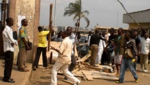 La colère des étudiants gabonais tourne à l’affrontement